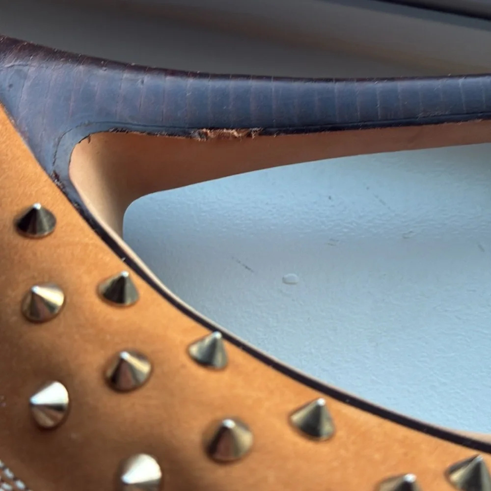 Zigi girl Z-Jo Stud Boots. Leather upper studded boots. 1 stud missing. - Picture 6 of 7